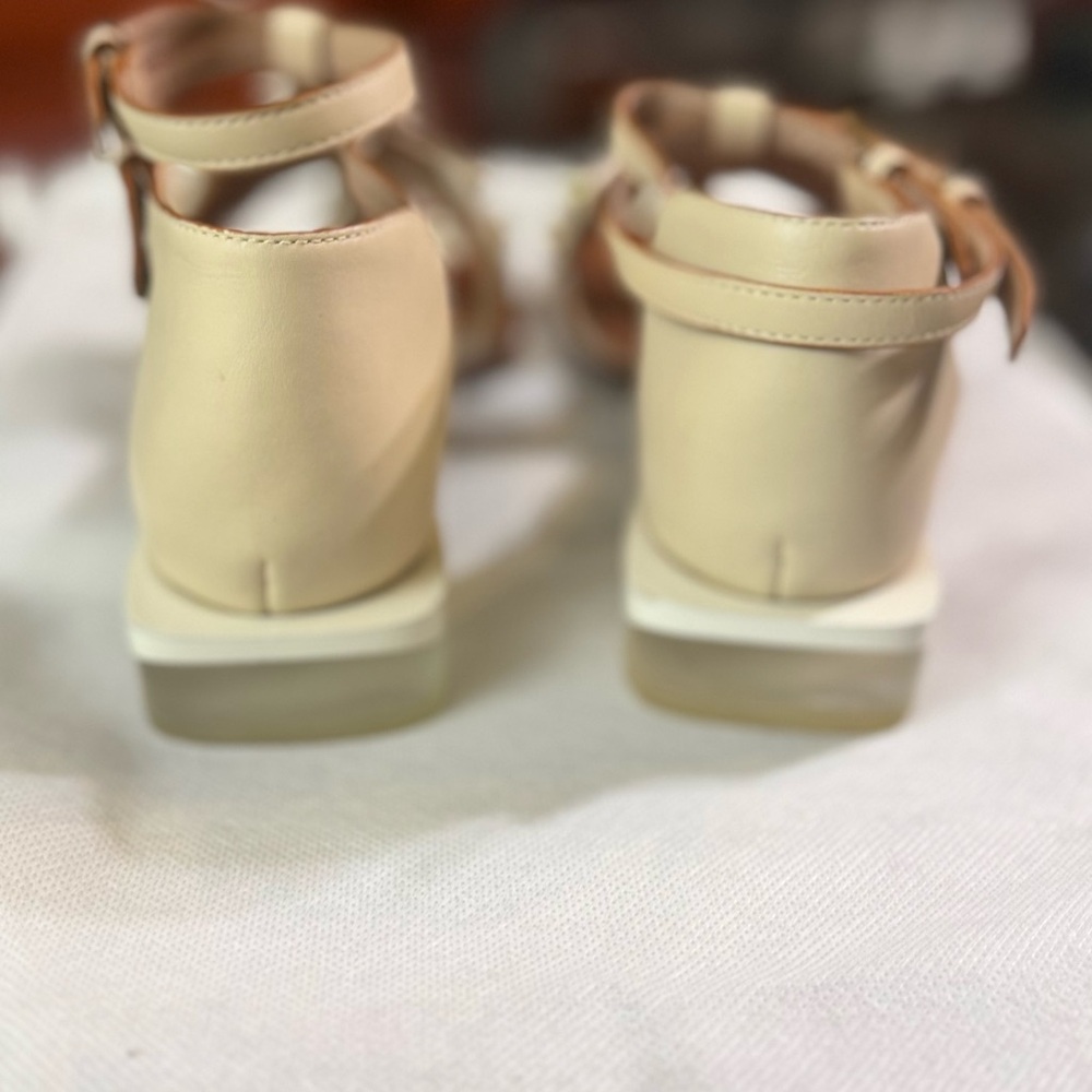 Tory Burch Leather Studded T-Strap. Size:8 - Picture 8 of 8